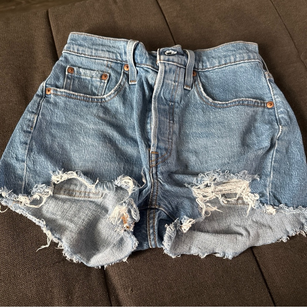 Levi’s Distressed Denim Shorts 24